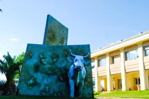 a statue of a bull on the side of a building at Estancia Mendoza Wine Hotel in Vista Flores