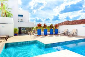 a swimming pool in the backyard of a house at Araçatuba Plaza Hotel in Araçatuba