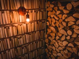 a room with a wall of books and a light at The Shoe Inn in Plaitford