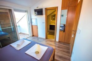 Φωτογραφία από το άλμπουμ του Apartments and Rooms Skalinada σε Μούρτερ