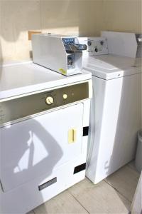 a white washer and dryer in a kitchen at Plaza Motel in Joplin