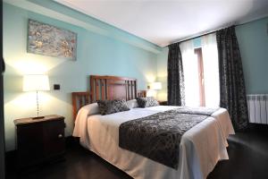 Postel nebo postele na pokoji v ubytování Hotel-Hospedería los Templarios