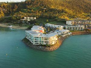 A bird's-eye view of Peninsula Airlie Beach