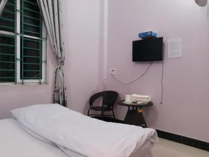 Un pat sau paturi într-o cameră la Nhà Nghỉ Kiều Thanh Nguyệt - Bản Giốc