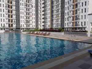 a swimming pool in the middle of some apartment buildings at HZ Homestay @Ascotte Boulevard in Semenyih +5 photos