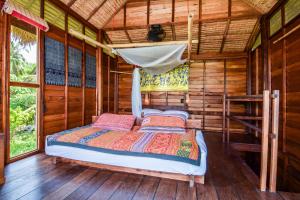 Ein Bett oder Betten in einem Zimmer der Unterkunft Castaway Resort Koh Lipe