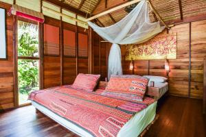 Ein Bett oder Betten in einem Zimmer der Unterkunft Castaway Resort Koh Lipe