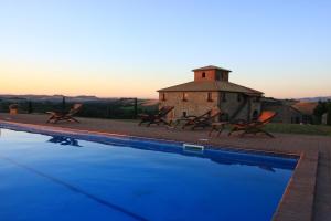 Bazén v ubytování Agriturismo Ragoncino nebo v jeho okolí
