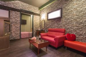 A seating area at Giyoche Motel
