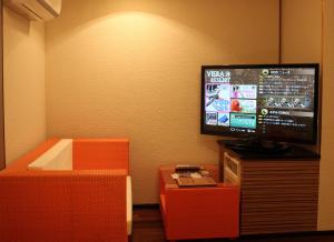 TV a/nebo společenská místnost v ubytování Hida Takayama Hotel Viera Resort (Adult Only)