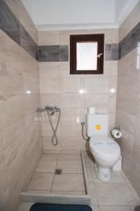 a bathroom with a toilet and a shower at Kefalonia Beach Hotel & Bungalows in Lixouri