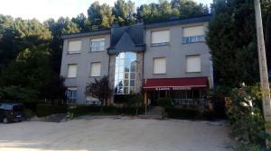 a building with a car parked in front of it at A lastra in Villamartín