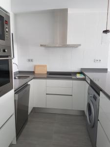 Una cocina o cocineta en Apartments Lamar Homes PL002