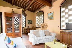 TV a/nebo společenská místnost v ubytování Agriturismo Il Poderaccio