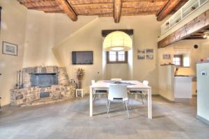 TV a/nebo společenská místnost v ubytování Agriturismo Il Poderaccio
