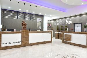 a lobby of anolisolisolisoliskaya reception desk with a statue at Hotel Ana Lux Spa in Pirot
