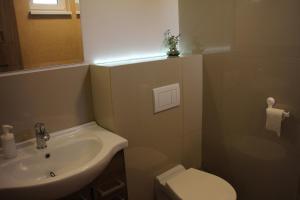 A bathroom at Apartmánový dom Mária
