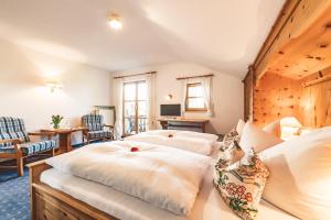 a bedroom with four beds in a room at Hotel Garni Gästehaus Brand in Bad Wiessee