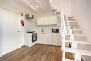 Η κουζίνα ή μικρή κουζίνα στο Terrace Barqueta Studio +9 φωτογραφίες