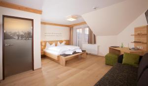 Postel nebo postele na pokoji v ubytování Hotel Schröckerhof + 37 fotografií