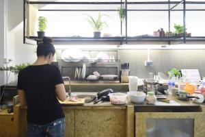 Cucina o angolo cottura di Hugger Hostel