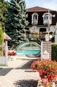 Bazén v ubytovaní Steinhaus Bed & Breakfast alebo v jeho blízkosti