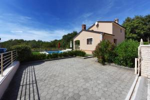 Bazén v ubytovaní Villa Kmacici 598 alebo v jeho blízkosti