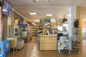 A supermarket or other shops at a szállodákat or nearby