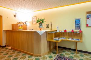 a waiting room with a counter with flowers on it at Pension Südhang in Bad Kleinkirchheim