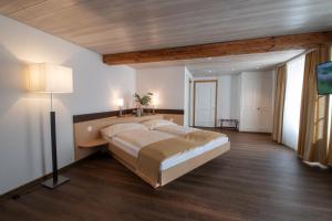 Postel nebo postele na pokoji v ubytování Hotel zum goldenen Kreuz
