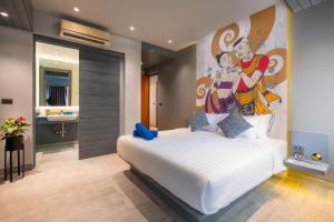 Postel nebo postele na pokoji v ubytování Karon Beach Pool Villa - Sha Extra Plus