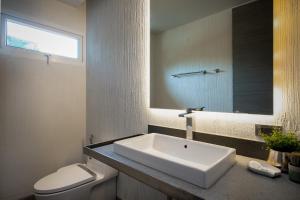 Koupelna v ubytování Karon Beach Pool Villa - Sha Extra Plus