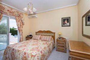 Postel nebo postele na pokoji v ubytování CH Villa Murillo Ciudad Quesada + 27 fotografií