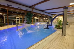 Bazén v ubytování Hotel Terra nebo v jeho okolí