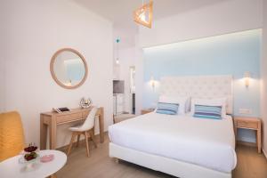 Posteľ alebo postele v izbe v ubytovaní Hermes Beach Front