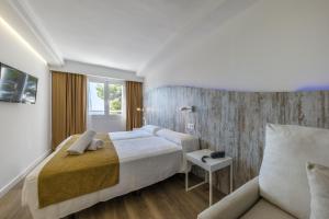 Łóżko lub łóżka w pokoju w obiekcie Welikehotel Triton Beach