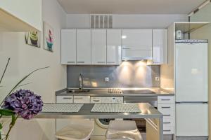 A kitchen or kitchenette at Loft en Badalona Centro
