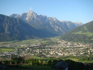 A general mountain view or a mountain view taken from Az apartmant