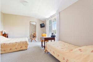 Ein Bett oder Betten in einem Zimmer der Unterkunft Hotel Les Goelands