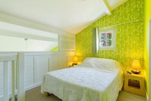 Ein Bett oder Betten in einem Zimmer der Unterkunft Hotel Les Goelands