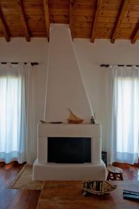 En tv och/eller ett underhållningssystem på villa iliana