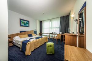 Postel nebo postele na pokoji v ubytování Hotel Mastai + 32 fotografií