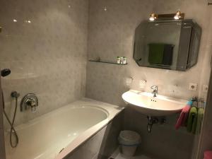 Ein Badezimmer in der Unterkunft Ferienwohnung-Apartment Monika in Innsbruck-Igls