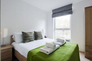 Panoramic Victoria Park Home close to Stratford by UndertheDoormat