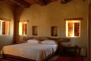 Postel nebo postele na pokoji v ubytování Taziry Ecolodge Siwa