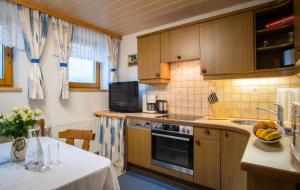 A kitchen or kitchenette at Haus Annemarie Apartments Kartitsch - Hochpustertal