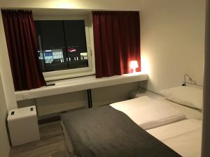 Postel nebo postele na pokoji v ubytování HB1 Budget Hotel - contactless check in