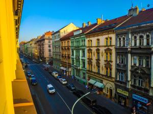 Nespecifikovaný výhled na destinaci Praha nebo výhled na město při pohledu z apartmánu
