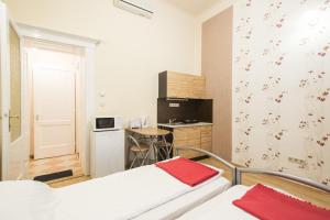 A kitchen or kitchenette at Riverside City