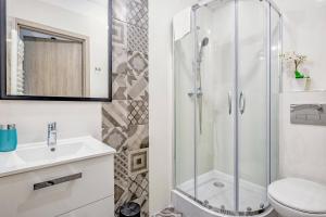 Łazienka w obiekcie Apartamenty Novomiejska 17